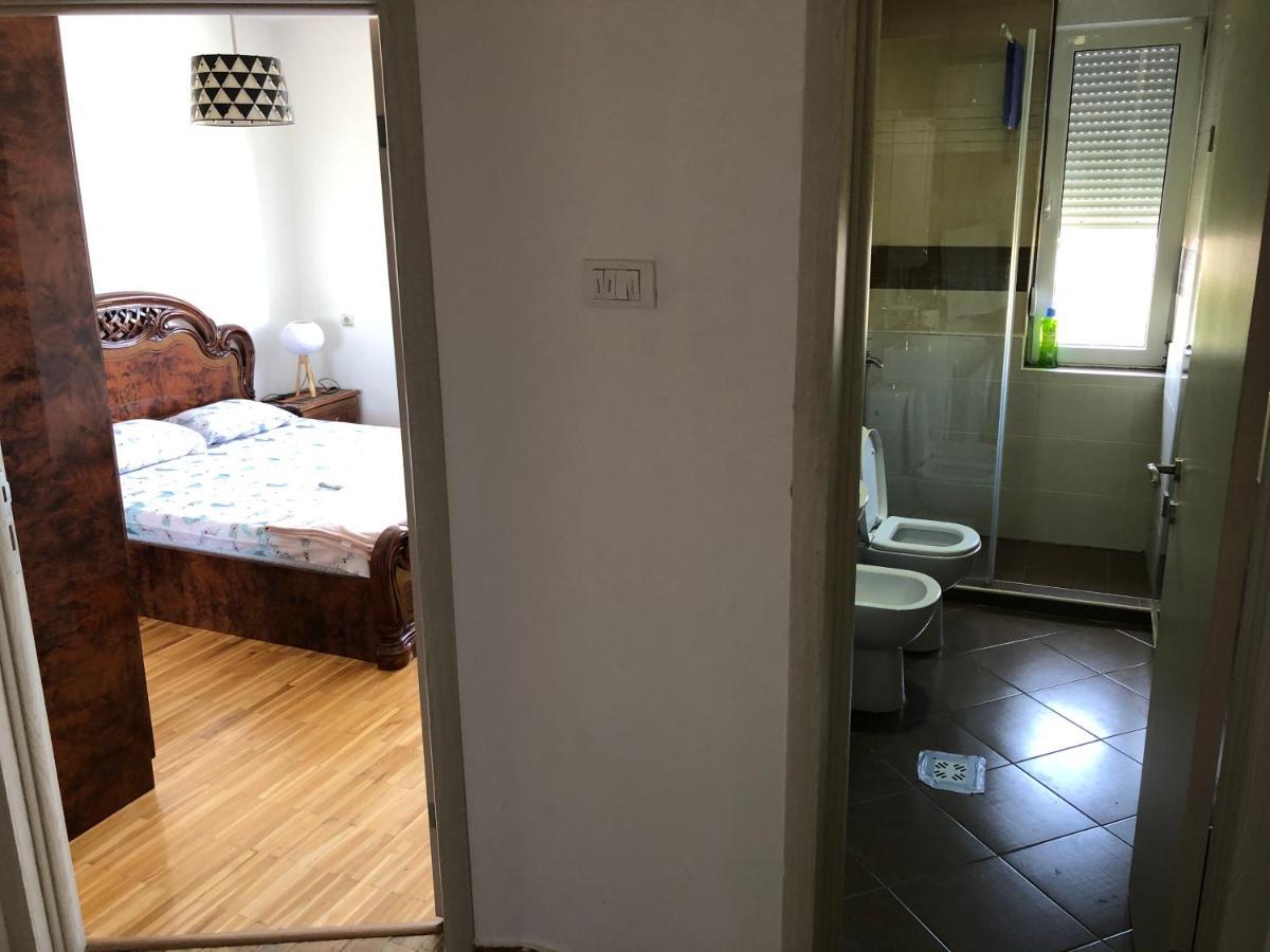 Square Apartment Podgorica Buitenkant foto
